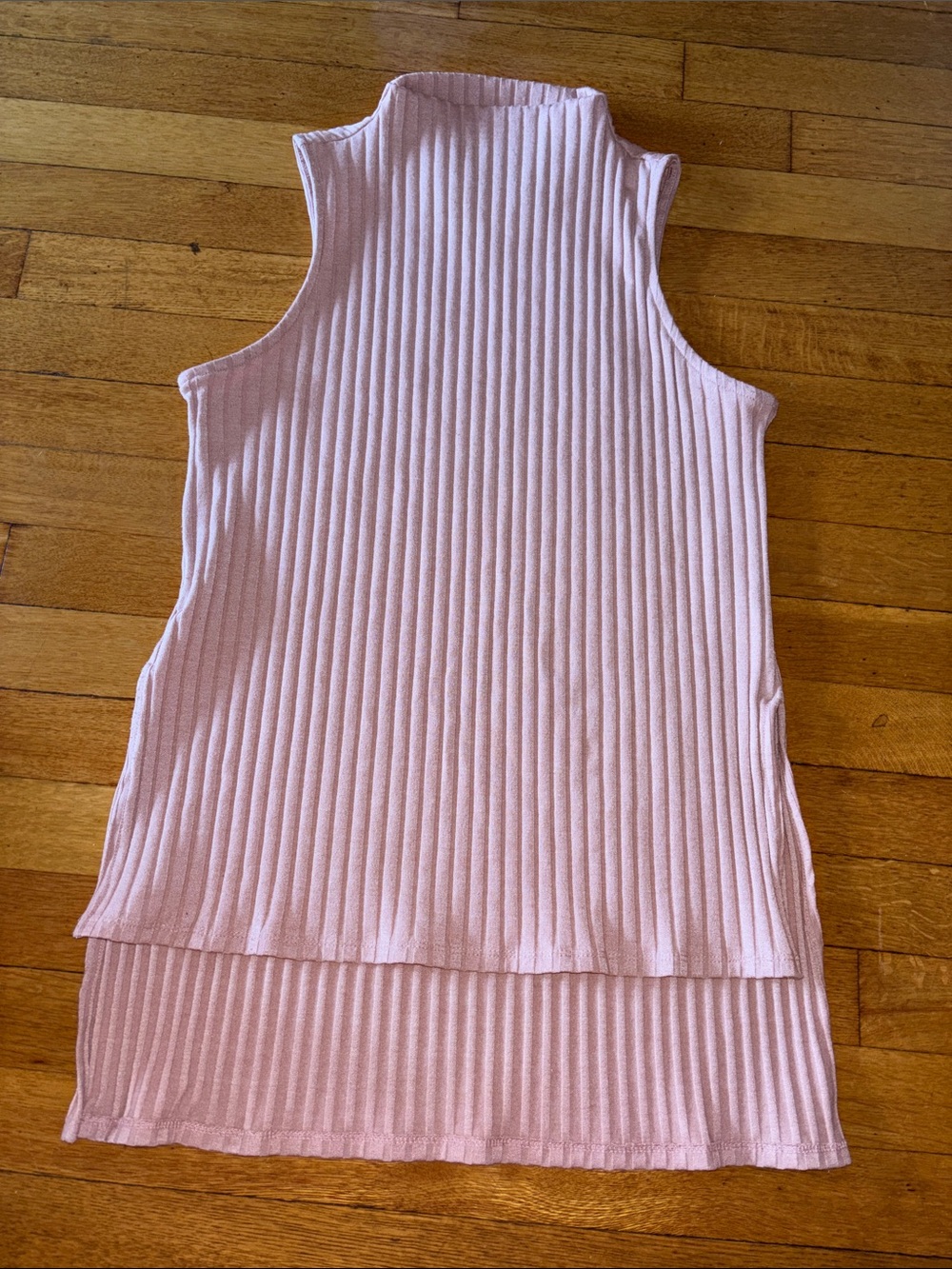 Gibson Sleeveless Ribbed Mock Neck Top in Light Pink